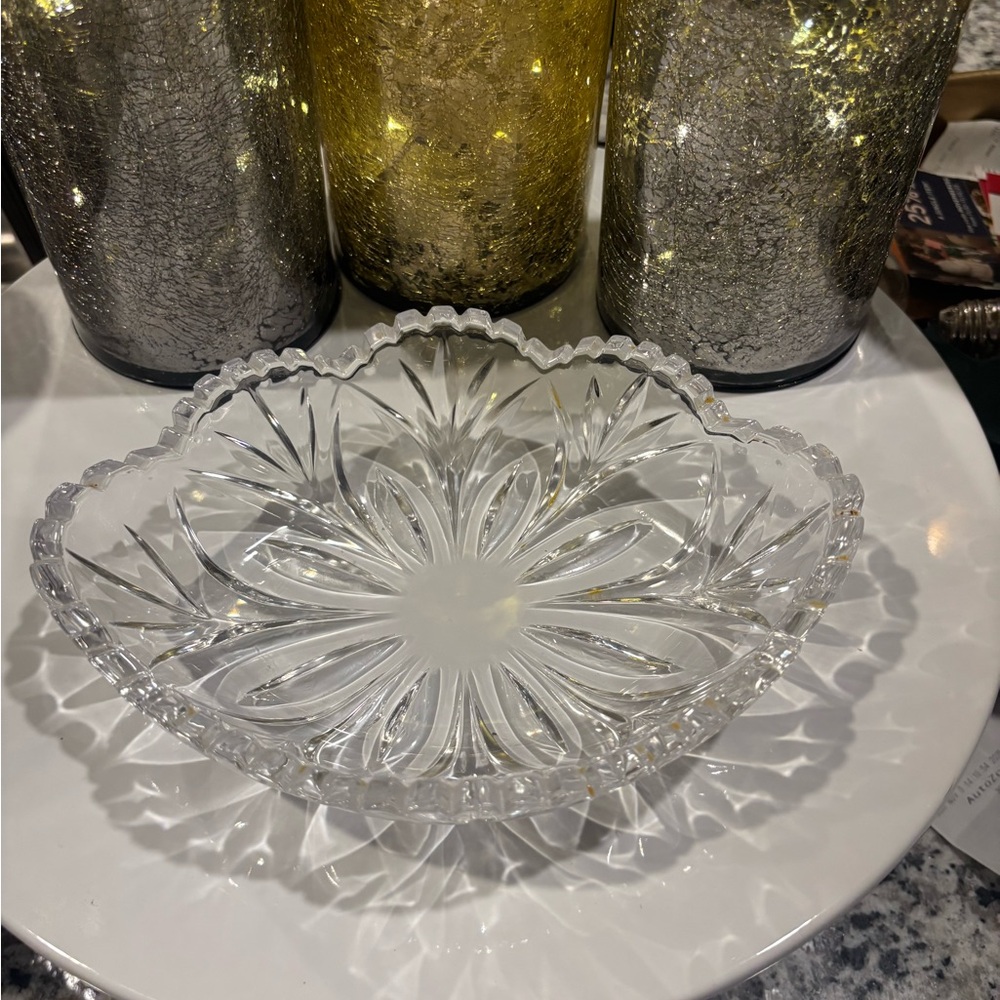 Elegant Crystal Glass Serving Bowl